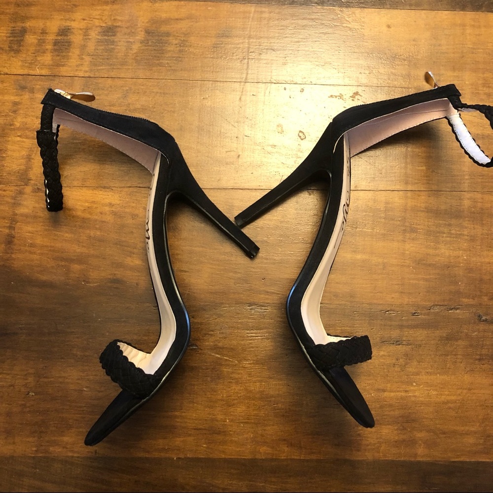 So Me Velvet Zip Up Heels | Size 7.5